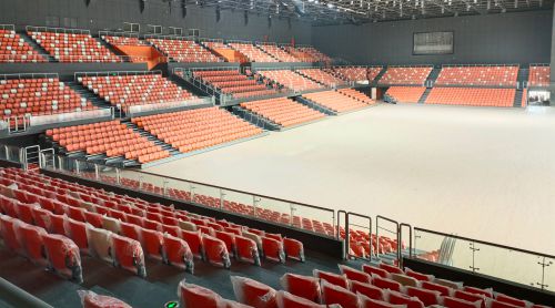 場(chǎng)館座椅的“骨骼”之謎：吹塑 vs 注塑，為何征途座椅選擇氣輔注塑？?